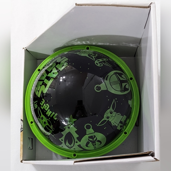 Star Wars The Mandalorian Christmas Holiday LED Projector Shadowlights,NEW - Picture 6 of 10